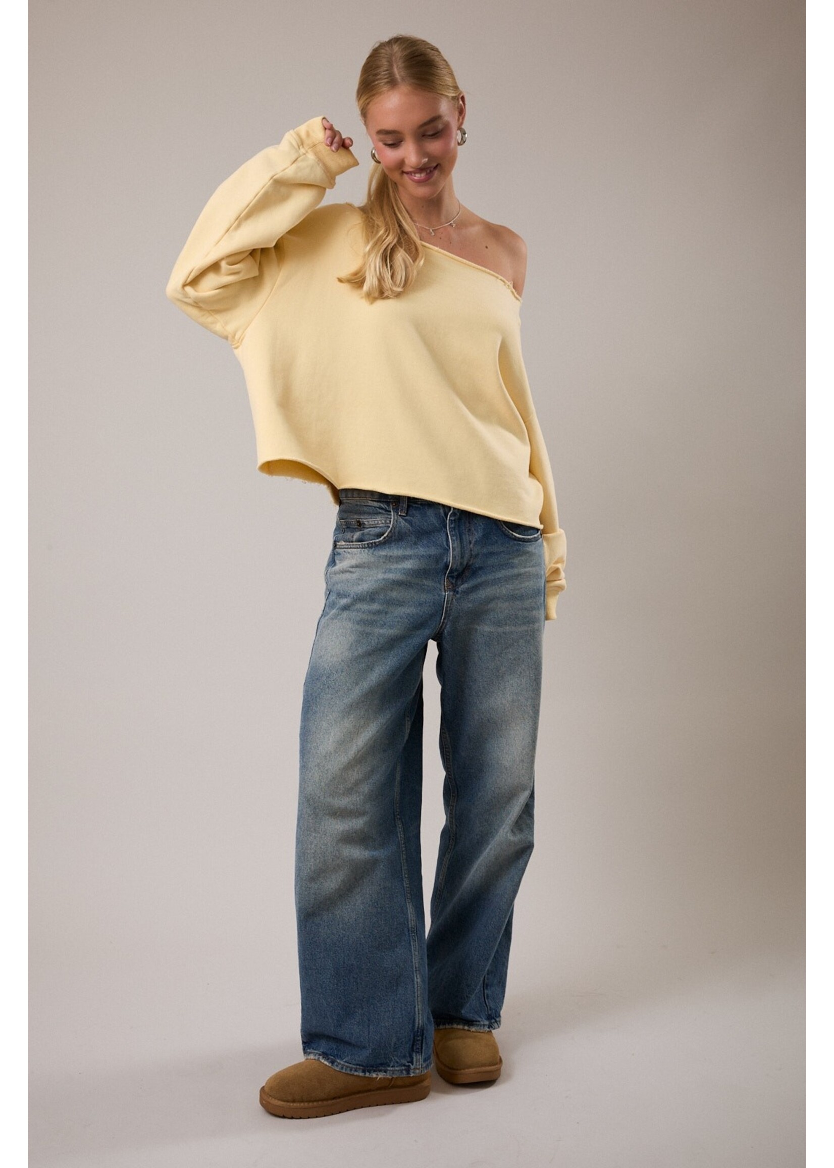 Le Lis Off Shoulder Sweatshirts - PT6911