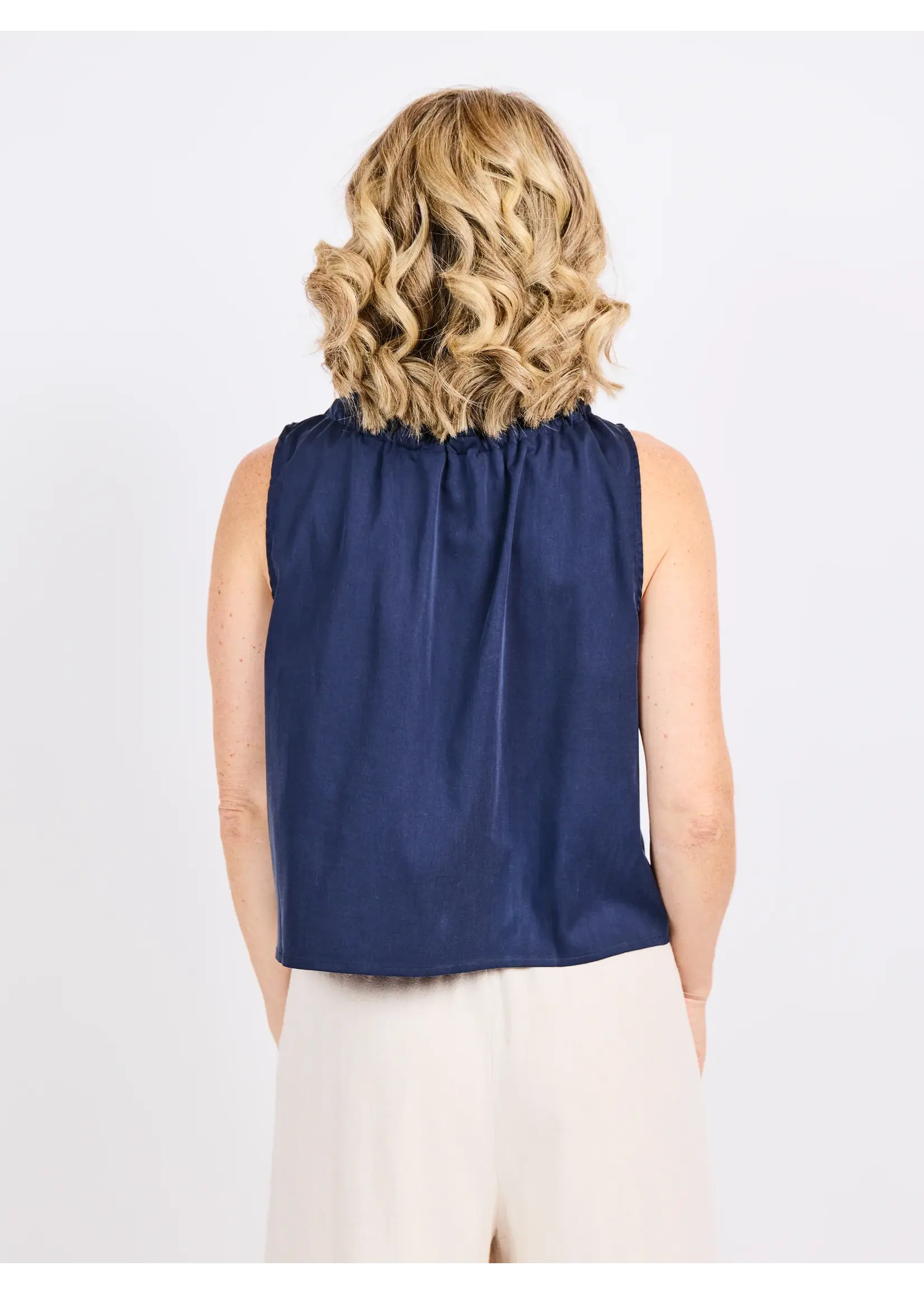 Sadie & Sage Hometown Gathered Top - AJ1123