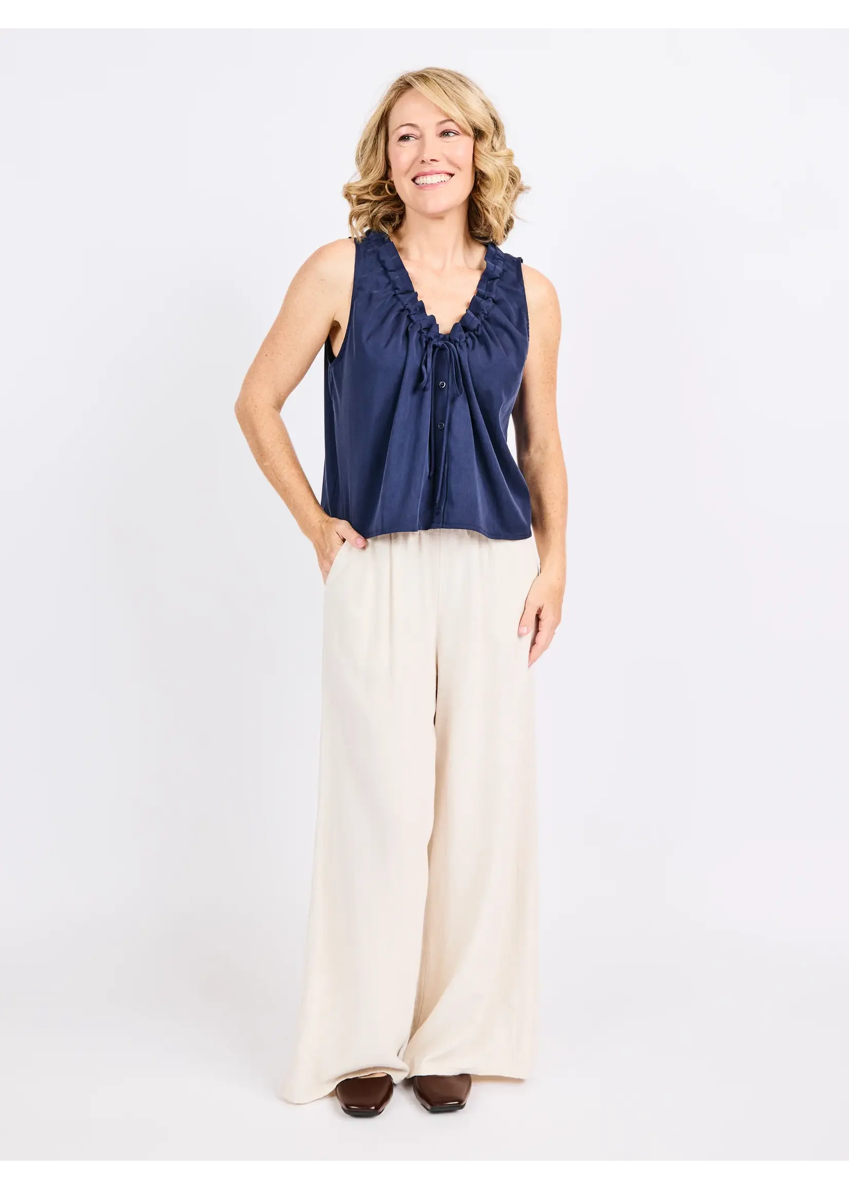 Sadie & Sage Hometown Gathered Top - AJ1123