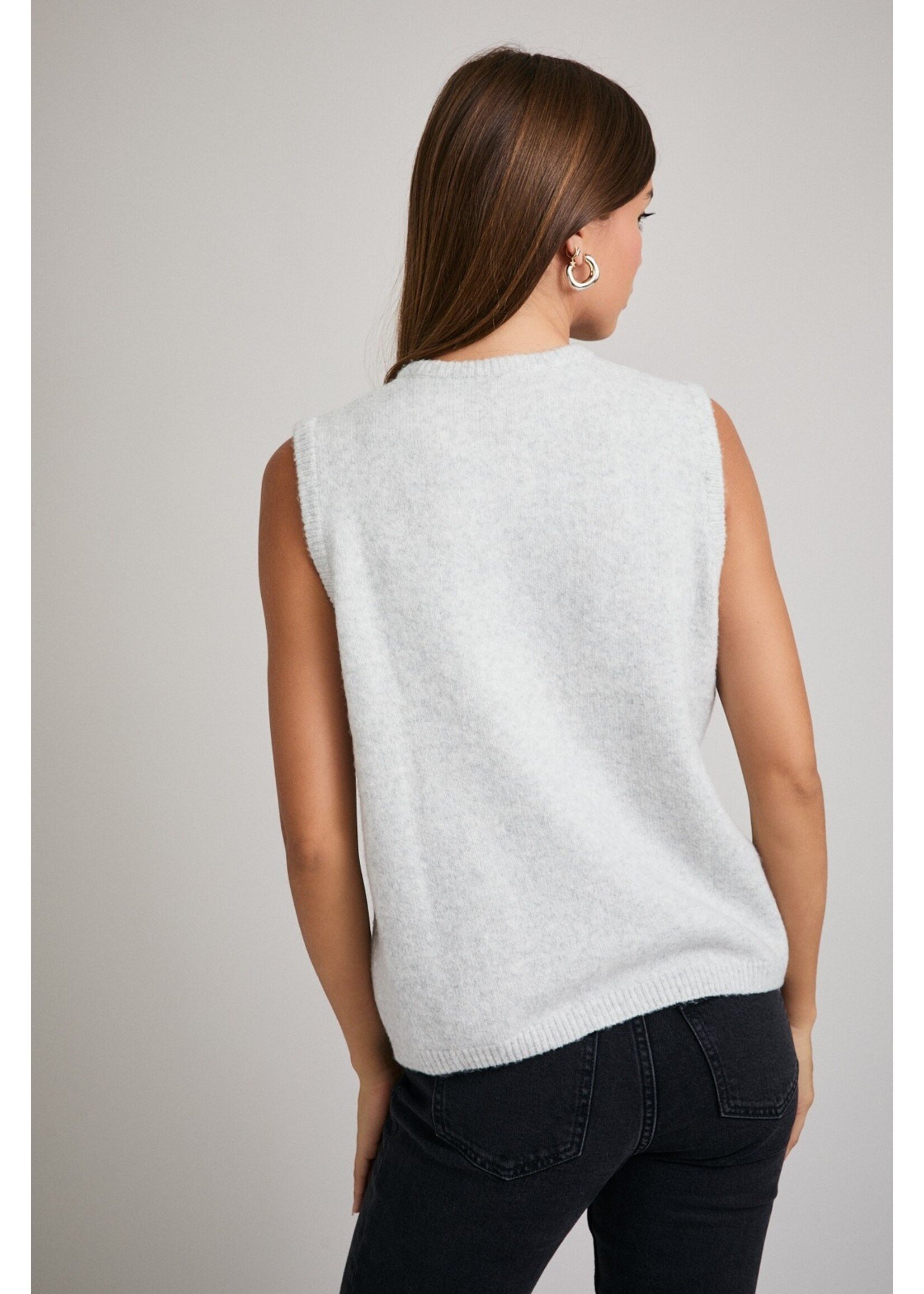 Le Lis Sleeveless Crew Neck Cardigan - IWJ6345