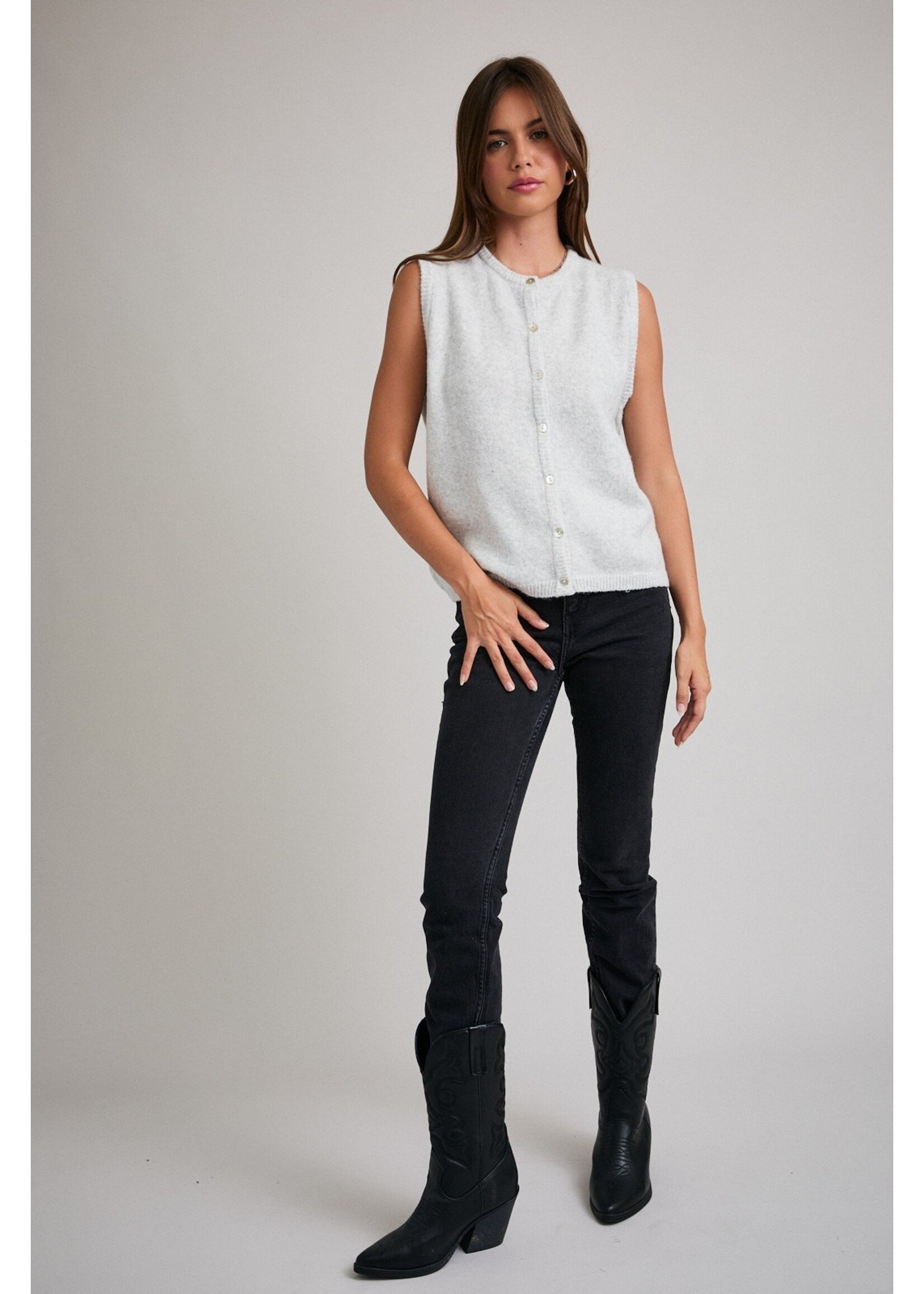 Le Lis Sleeveless Crew Neck Cardigan - IWJ6345