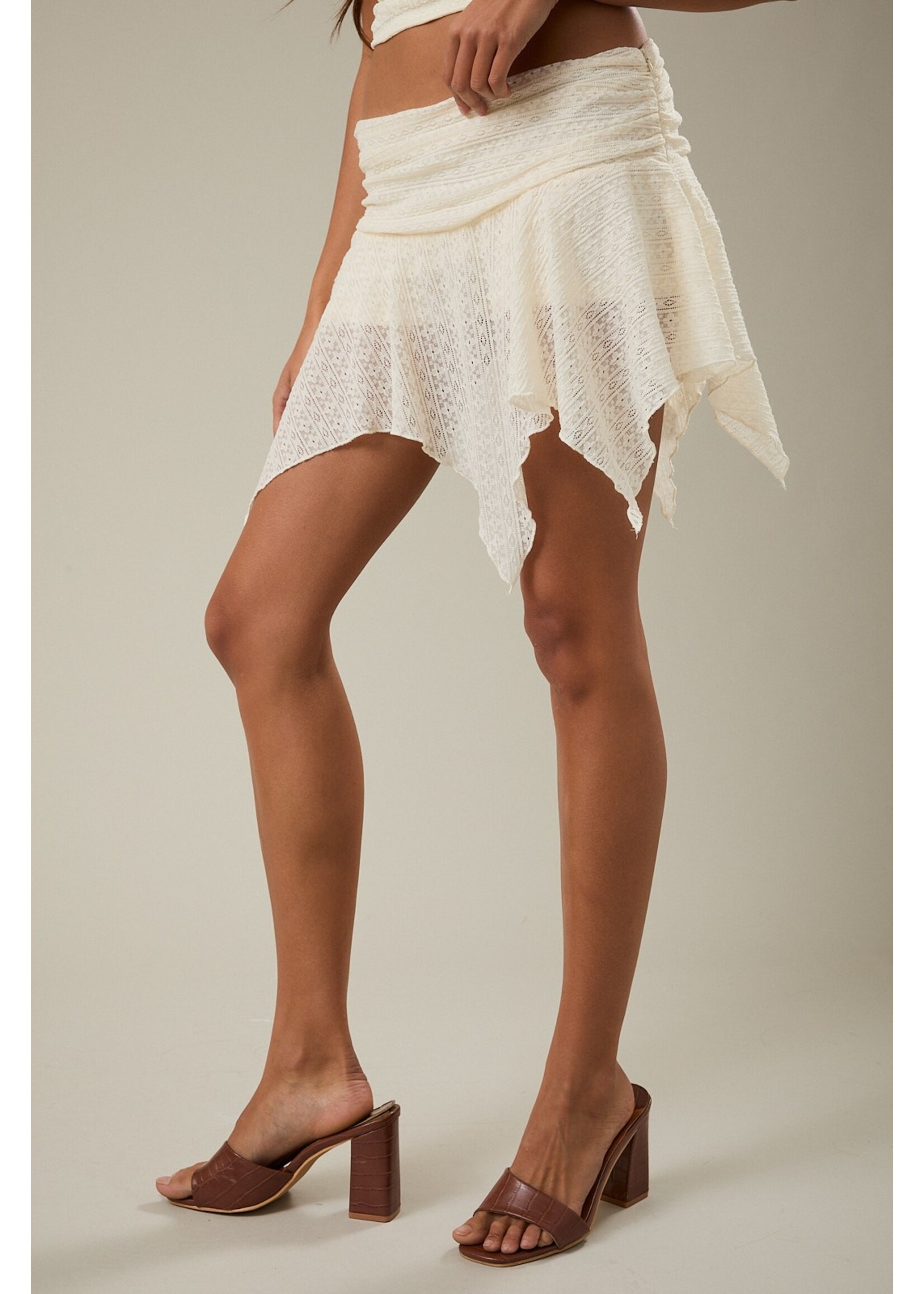 Le Lis Mid Rise Lace Mini Skirt - PS7119