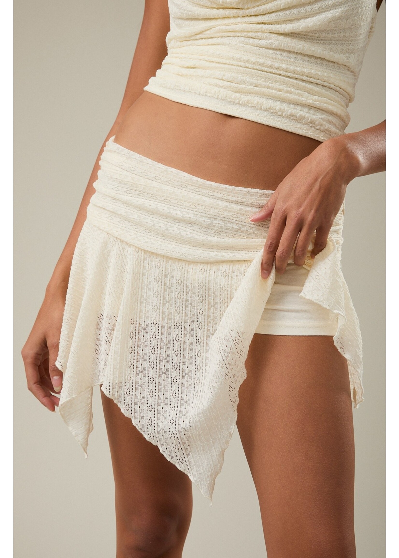 Le Lis Mid Rise Lace Mini Skirt - PS7119