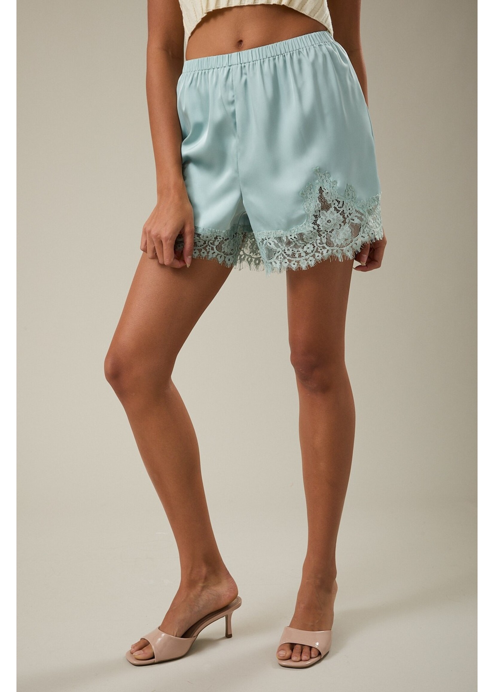 Le Lis Elastic Waist Mid Rise Lace Trim Shorts - SP3533