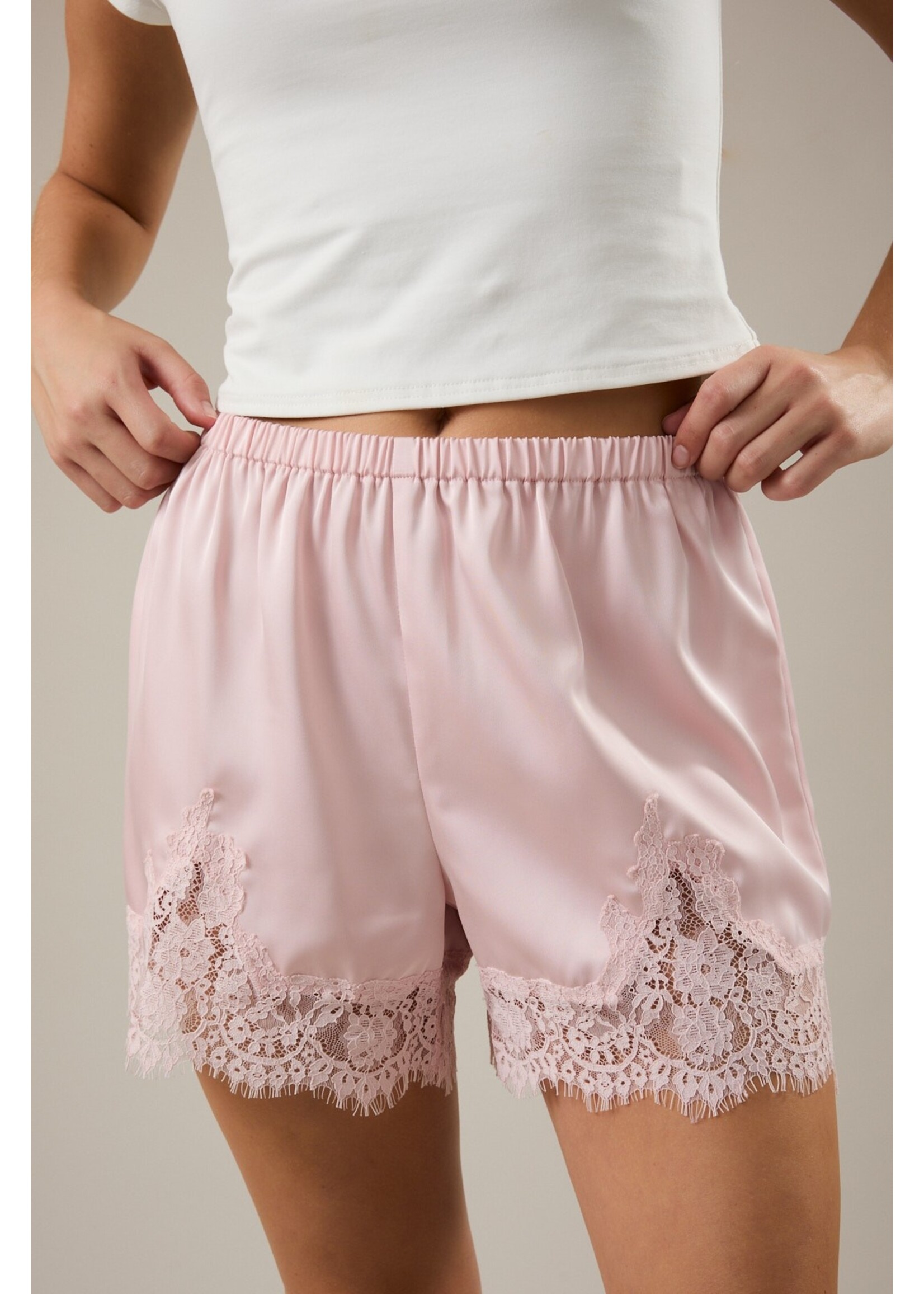 Le Lis Elastic Waist Mid Rise Lace Trim Shorts - SP3533