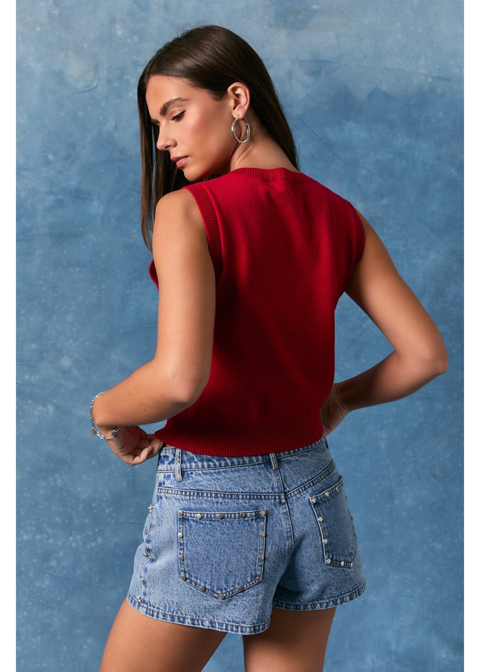 Le Lis Sleeveless Crew Neck Flag Sweater Crop Top - IWT6586