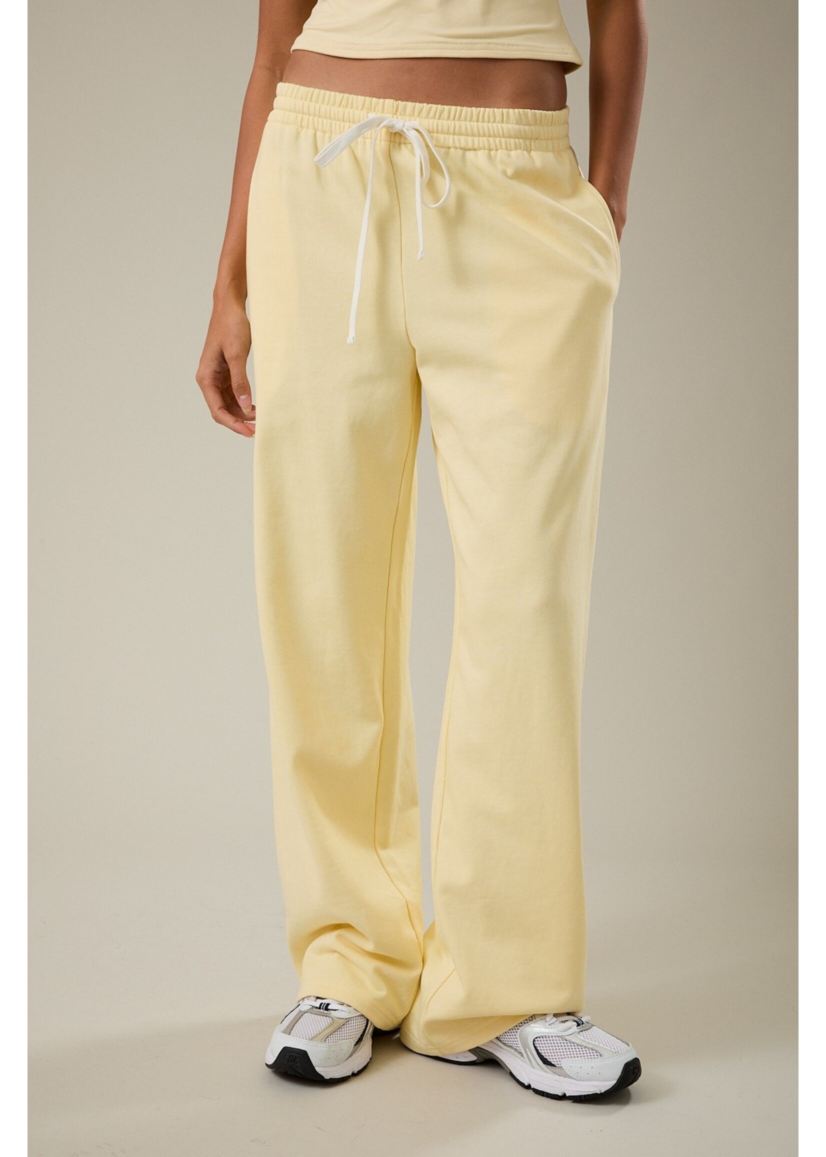 Le Lis Mid-Rise Wide Leg Sweatpants - IP6220