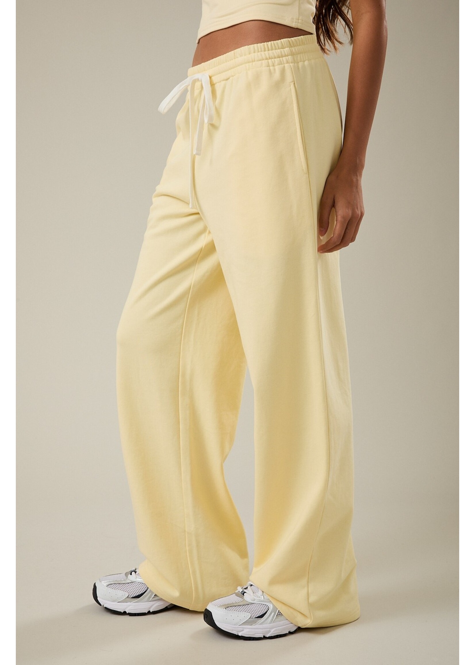 Le Lis Mid-Rise Wide Leg Sweatpants - IP6220