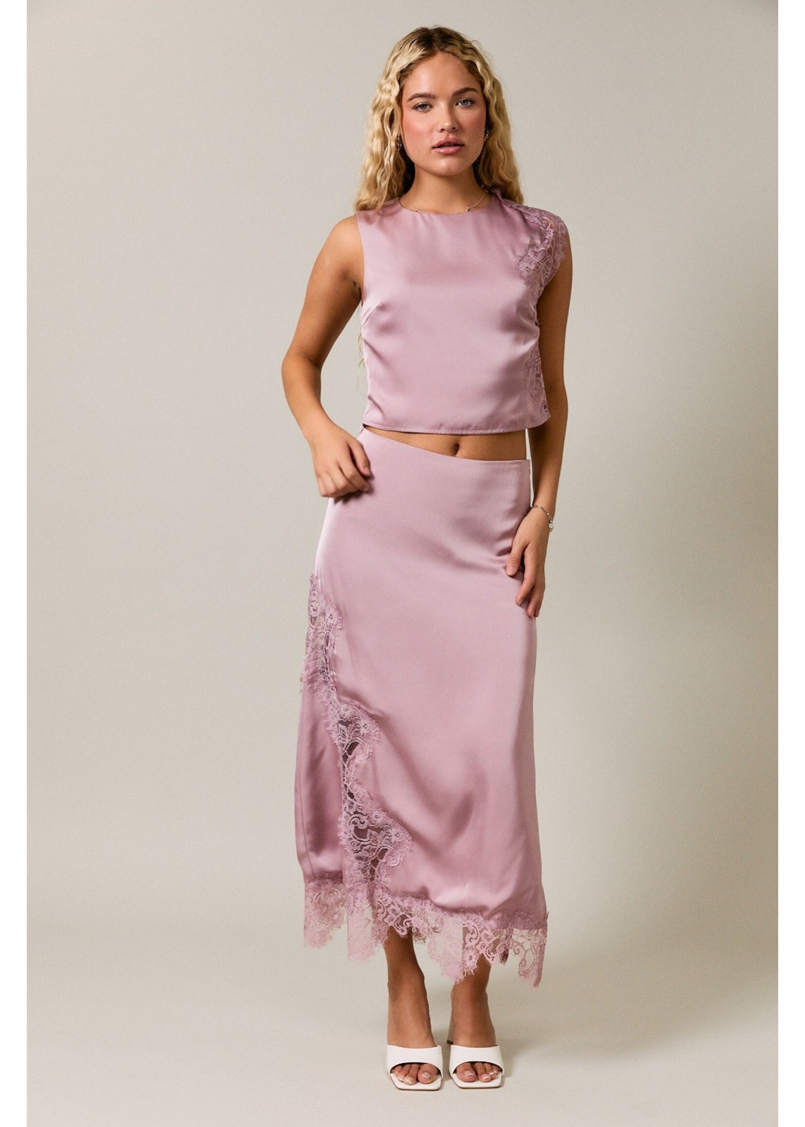 Le Lis Sleeveless High Neck Lace Trim Crop Top - IT6609