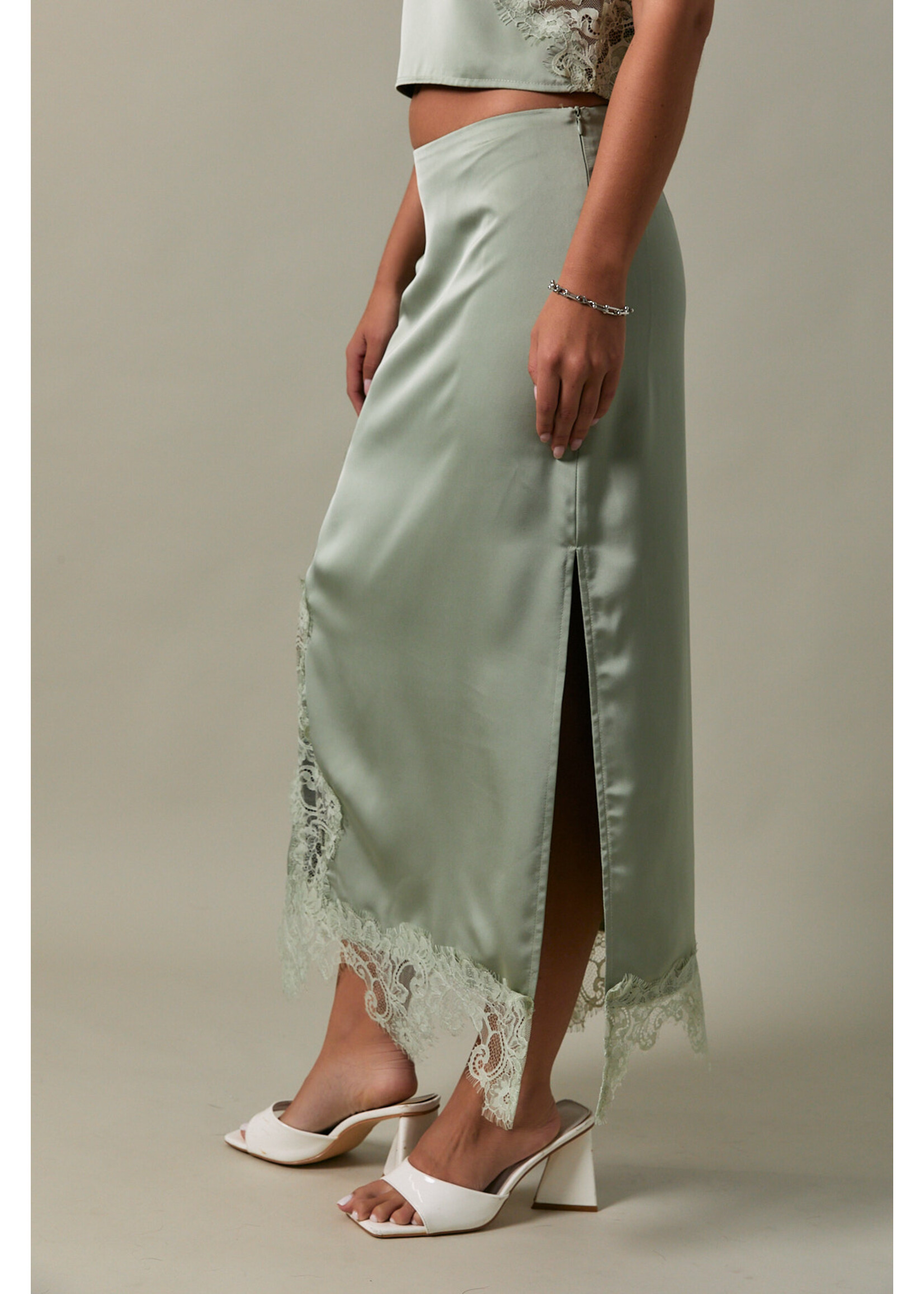 Le Lis Mid Waisted Lace Trim Detail Bias Midi Skirt - IS6610
