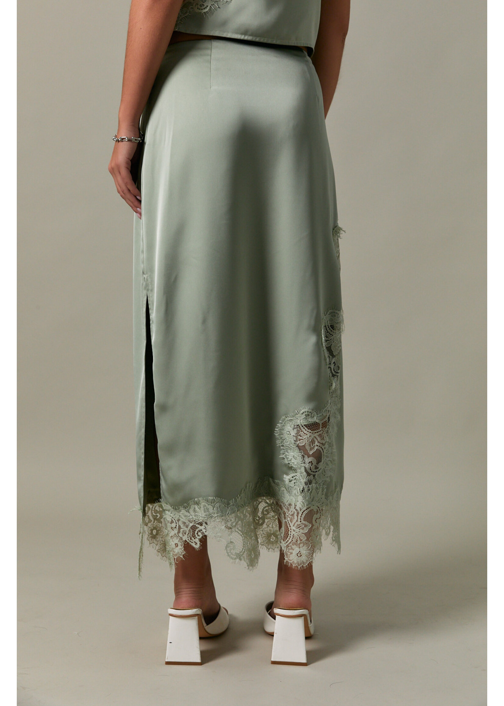 Le Lis Mid Waisted Lace Trim Detail Bias Midi Skirt - IS6610