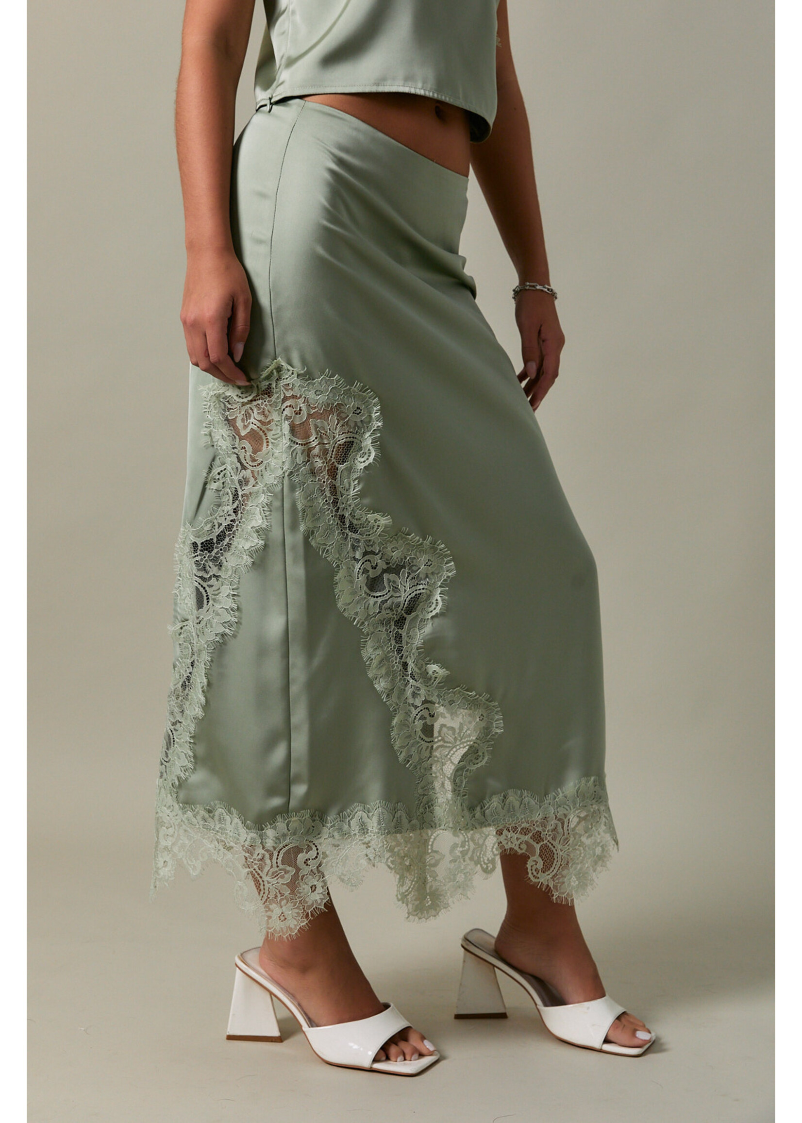 Le Lis Mid Waisted Lace Trim Detail Bias Midi Skirt - IS6610