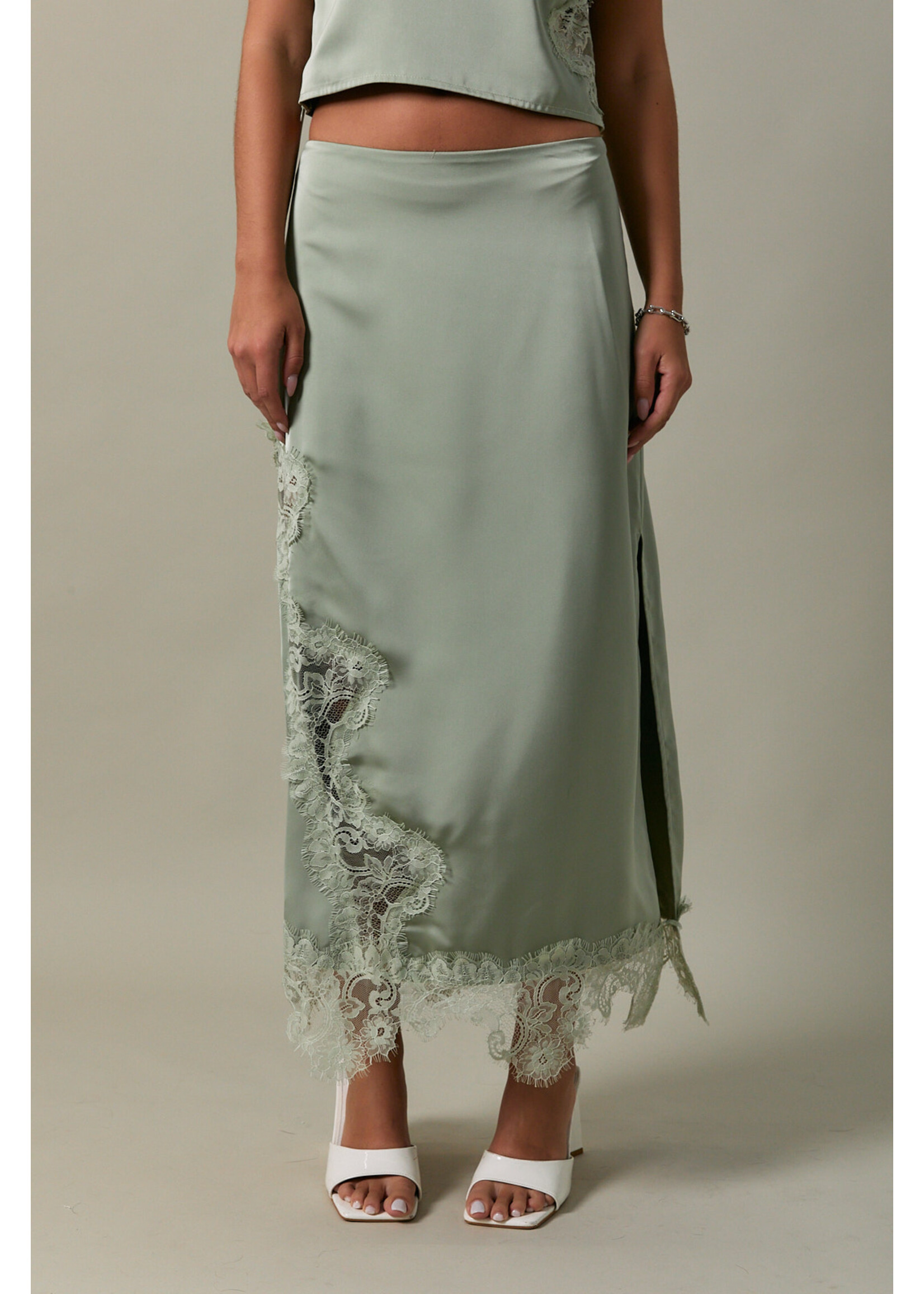 Le Lis Mid Waisted Lace Trim Detail Bias Midi Skirt - IS6610