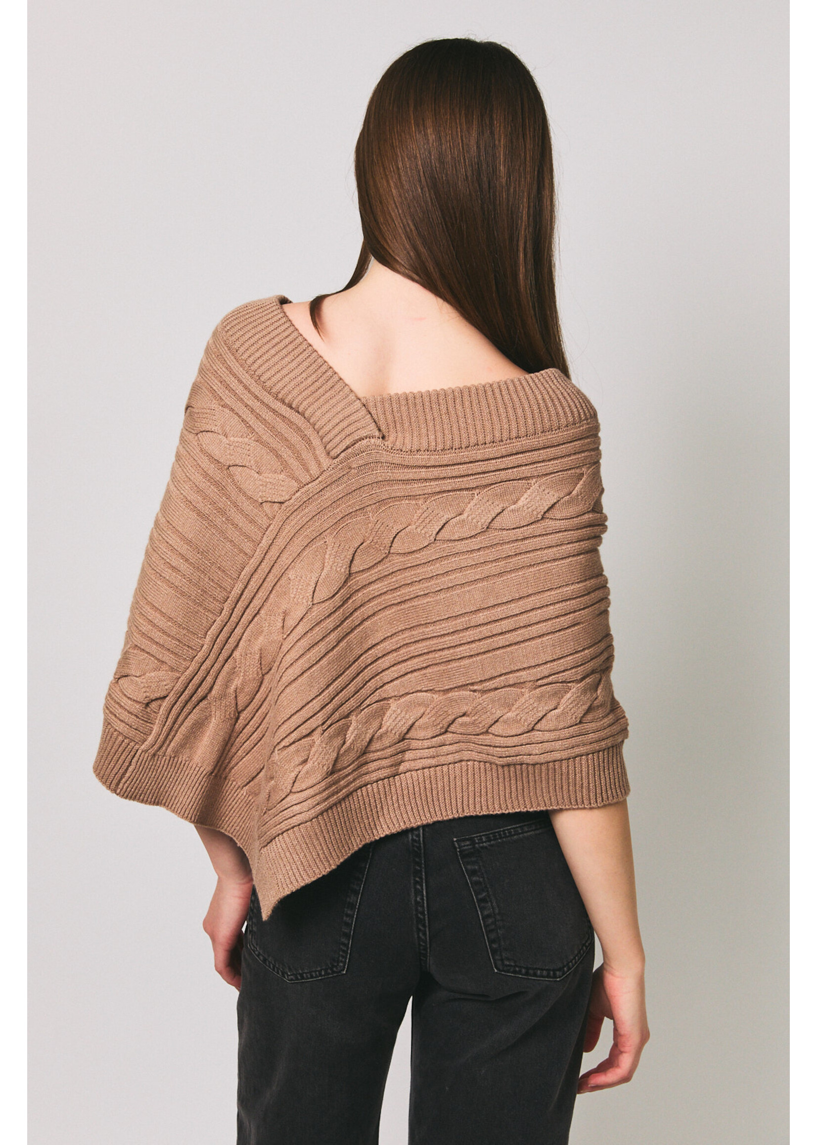 Le Lis Cable Knit Poncho - PWT7407