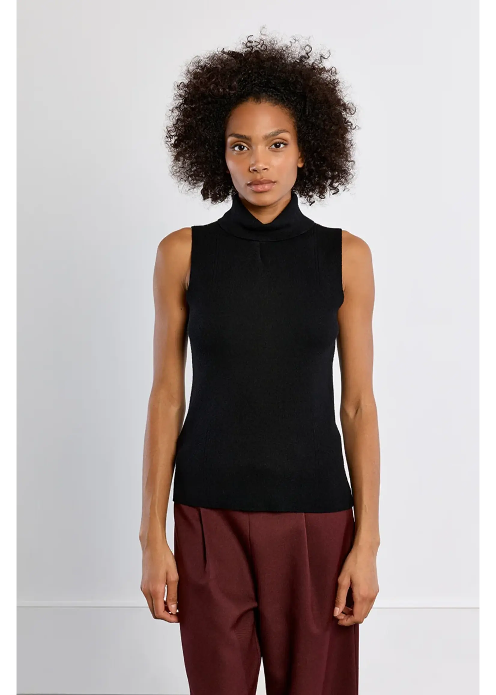Molly Bracken Knitted Sleeveless Sweater - EL926EN