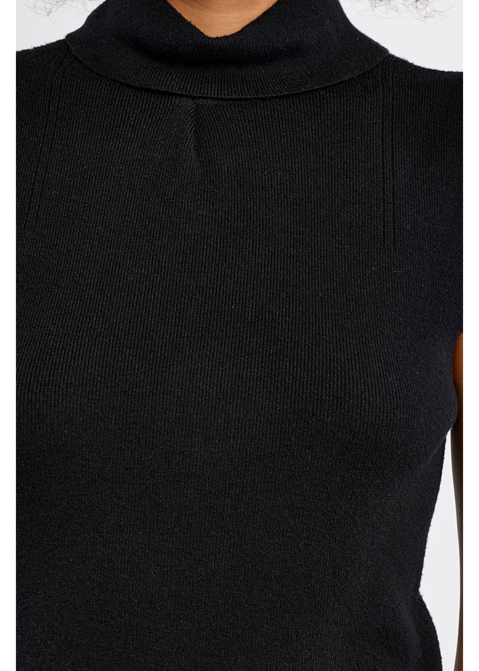 Molly Bracken Knitted Sleeveless Sweater - EL926EN