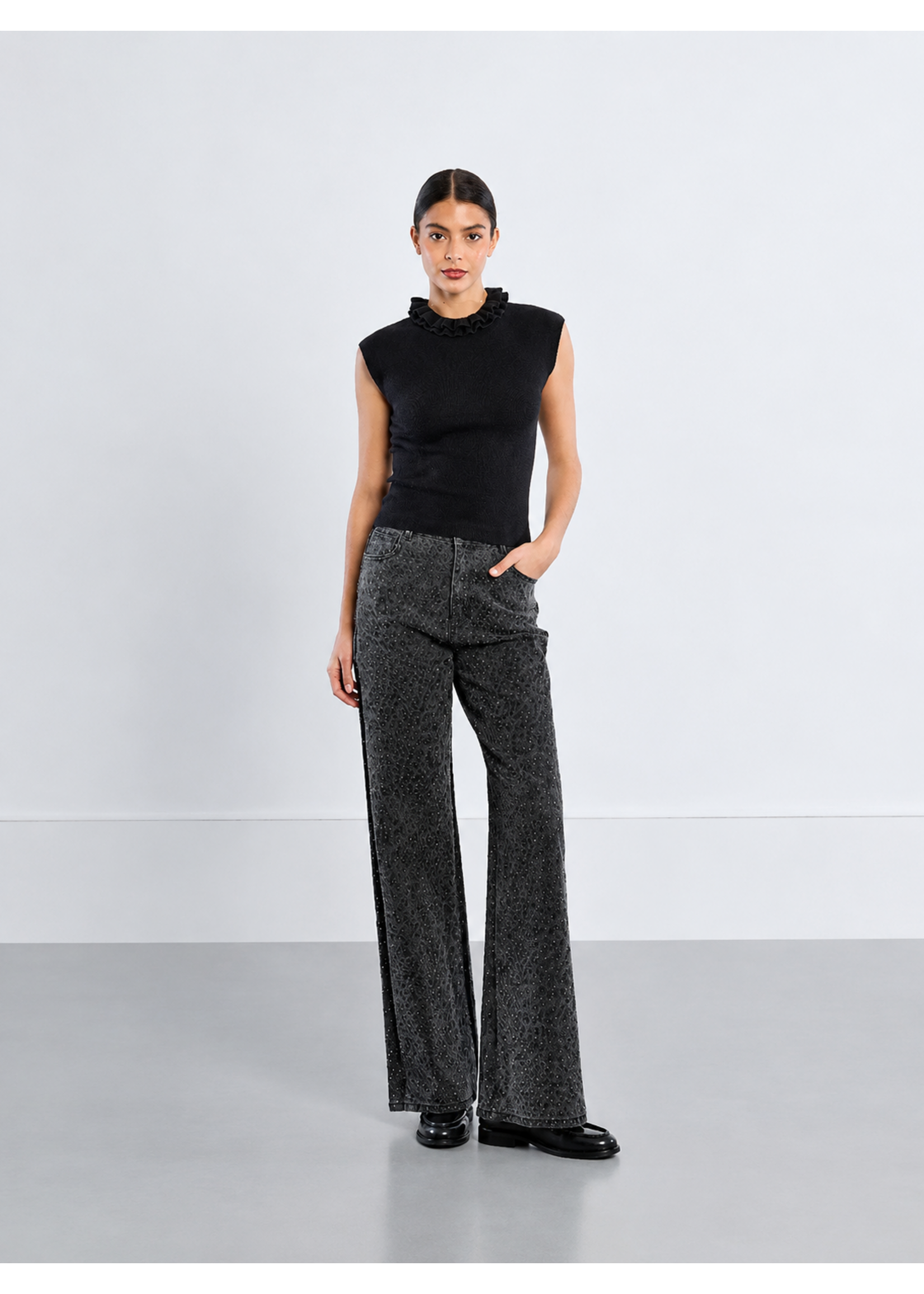Molly Bracken Knitted Ruffle Neck Sleeveless Sweater - EL1174EN