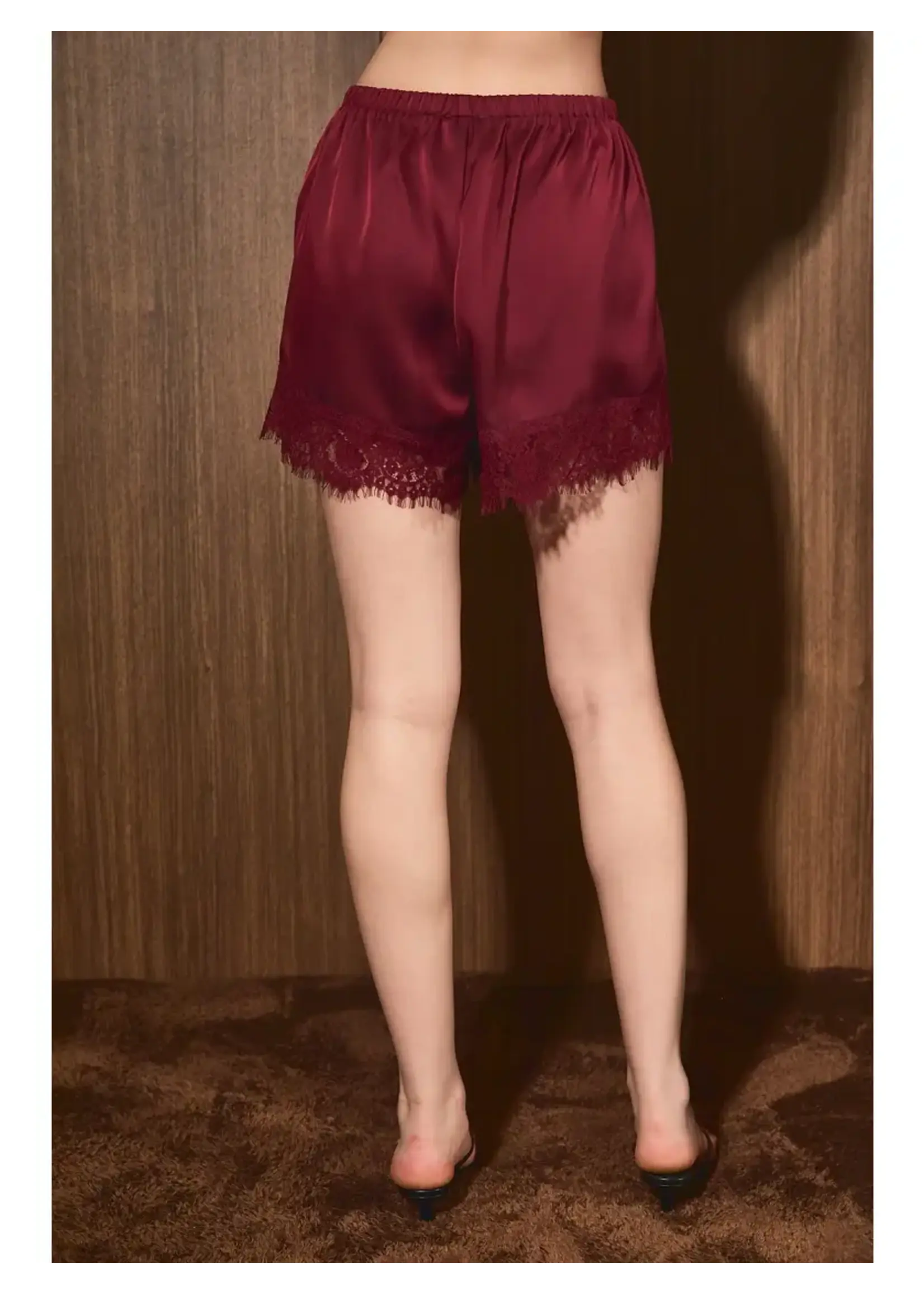 Le Lis Elastic Waist Mid Rise Lace Trim Shorts - SP3533
