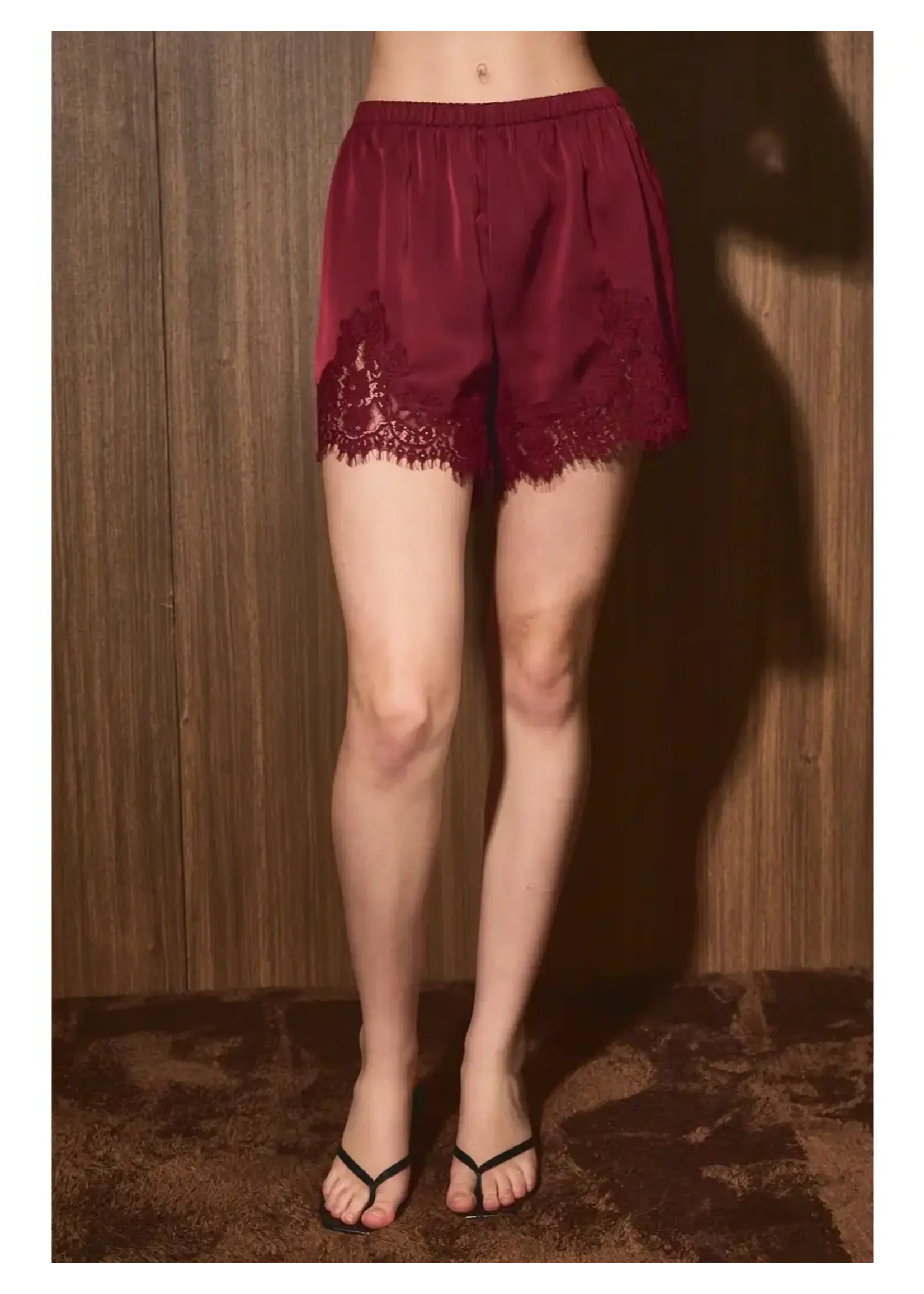 Le Lis Elastic Waist Mid Rise Lace Trim Shorts - SP3533