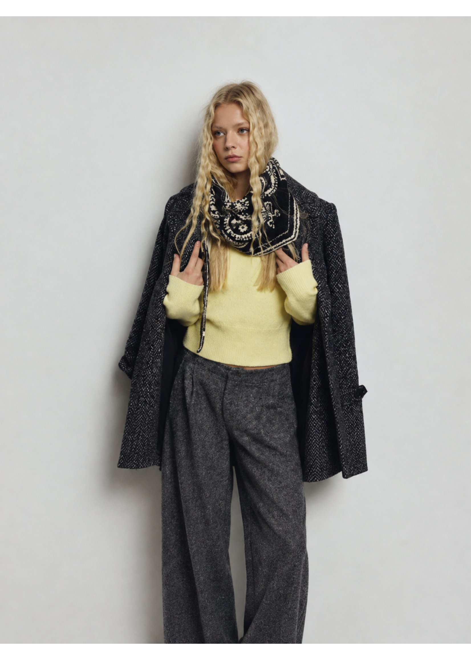 Molly Bracken Bandana Knitted Scarf - B327EH