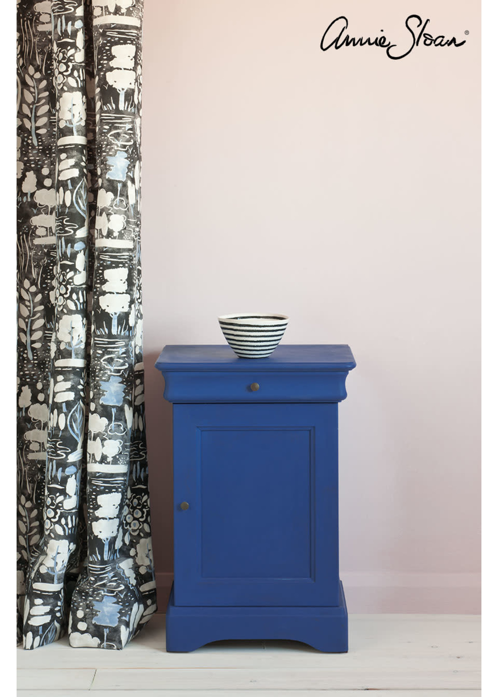 Annie Sloan Chalk Paint® Napoleonic Blue Annie Sloan Chalk Paint ®