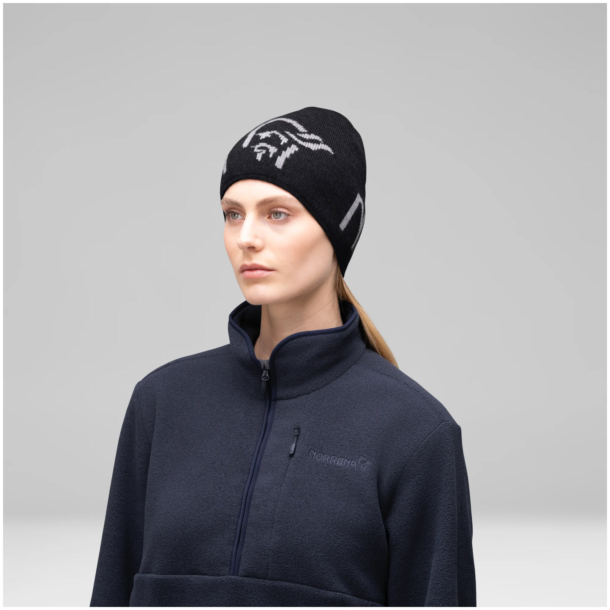 Norrona Beannie 29 mid merinoUll logo (25/26)