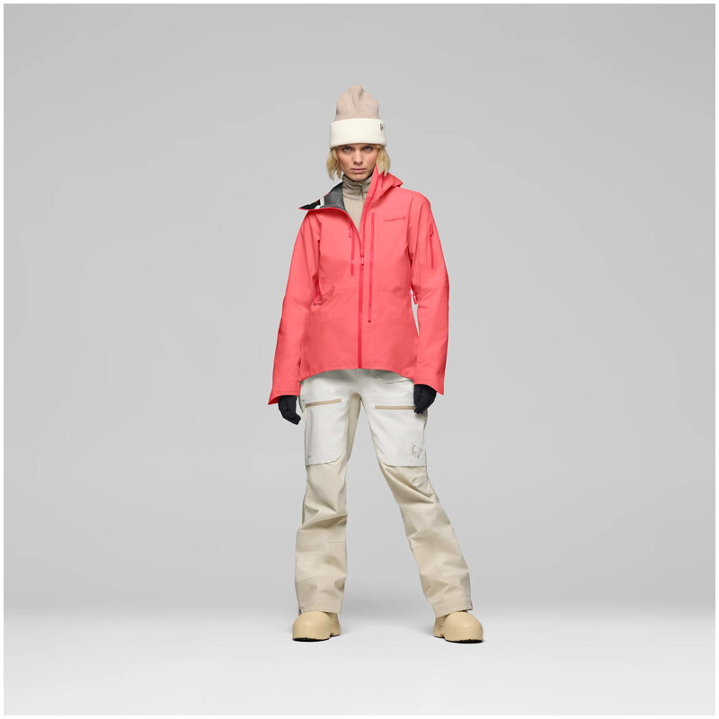 Norrona Lofoten Gore-Tex Pro Jacket W (25/26) - Ski Town Norrona Lofoten Gore-Tex Pro Jacket W (25/26) - Ski Town