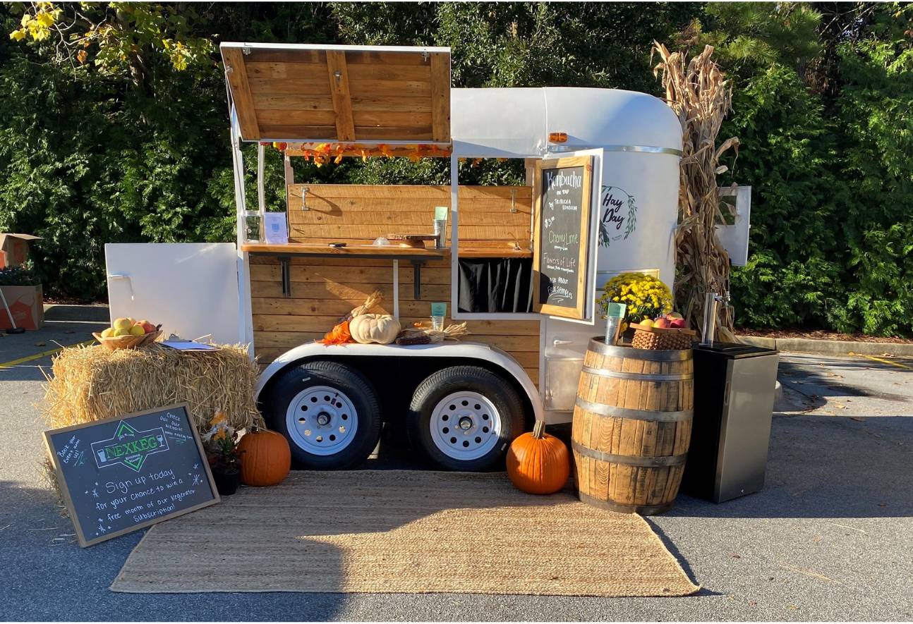 Rent our Mobile Horse Trailer Bar for your Wedding or Special Event. 