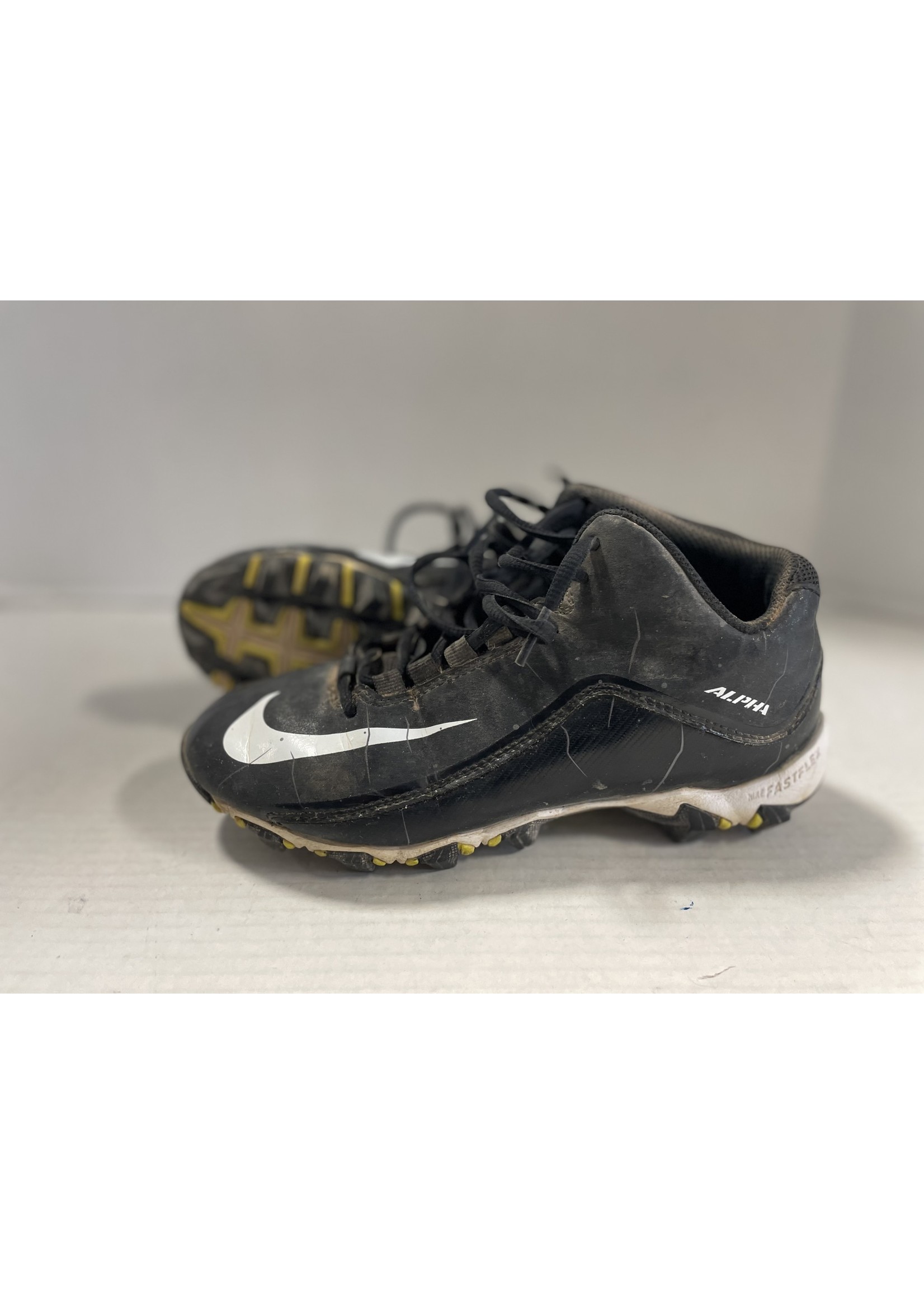 Nike NIKE ALPHA FOOTBALL CLEAT SZ 4.5