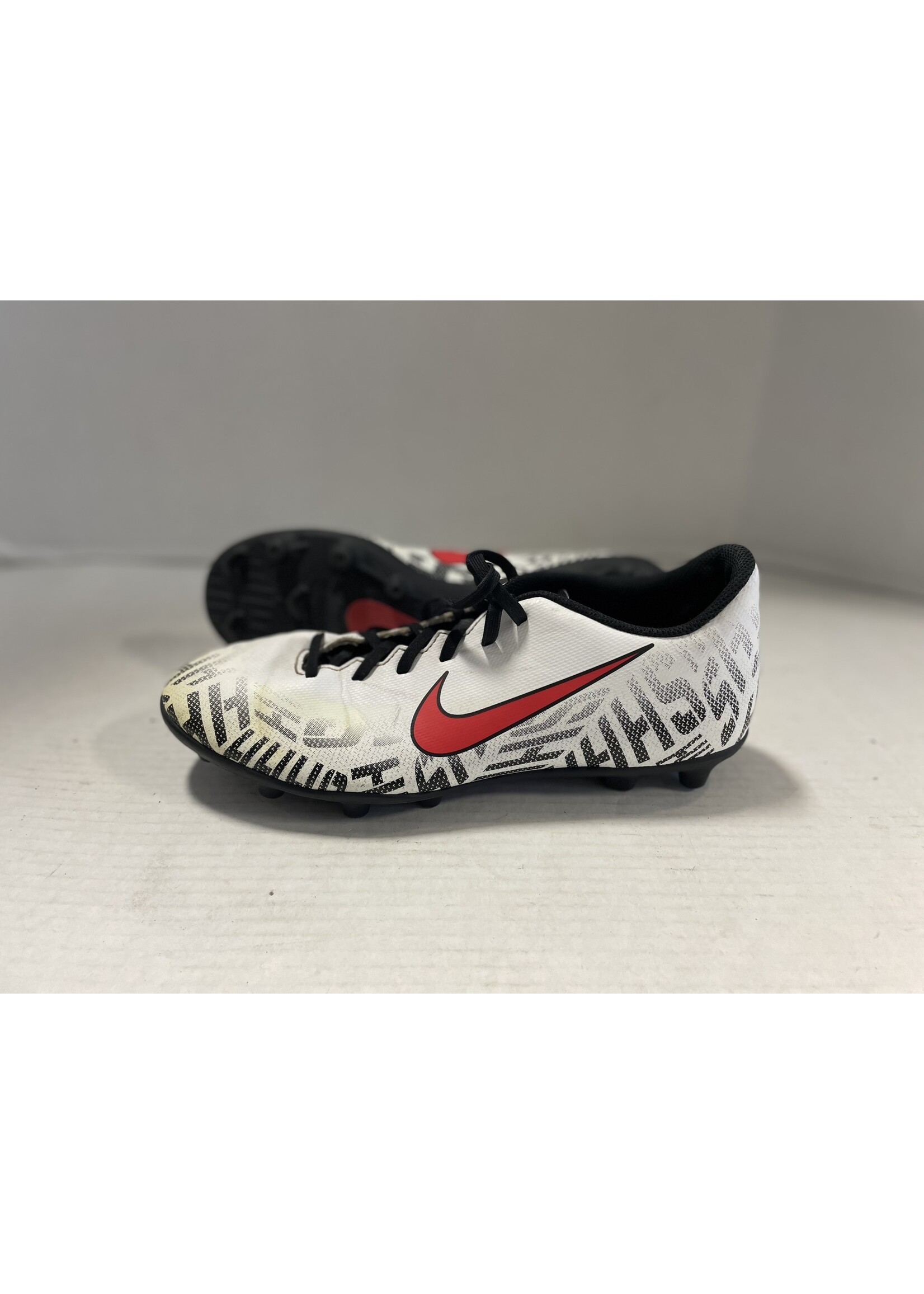 Nike NIKE NEYMAR SOCCER SHOE SZ 8