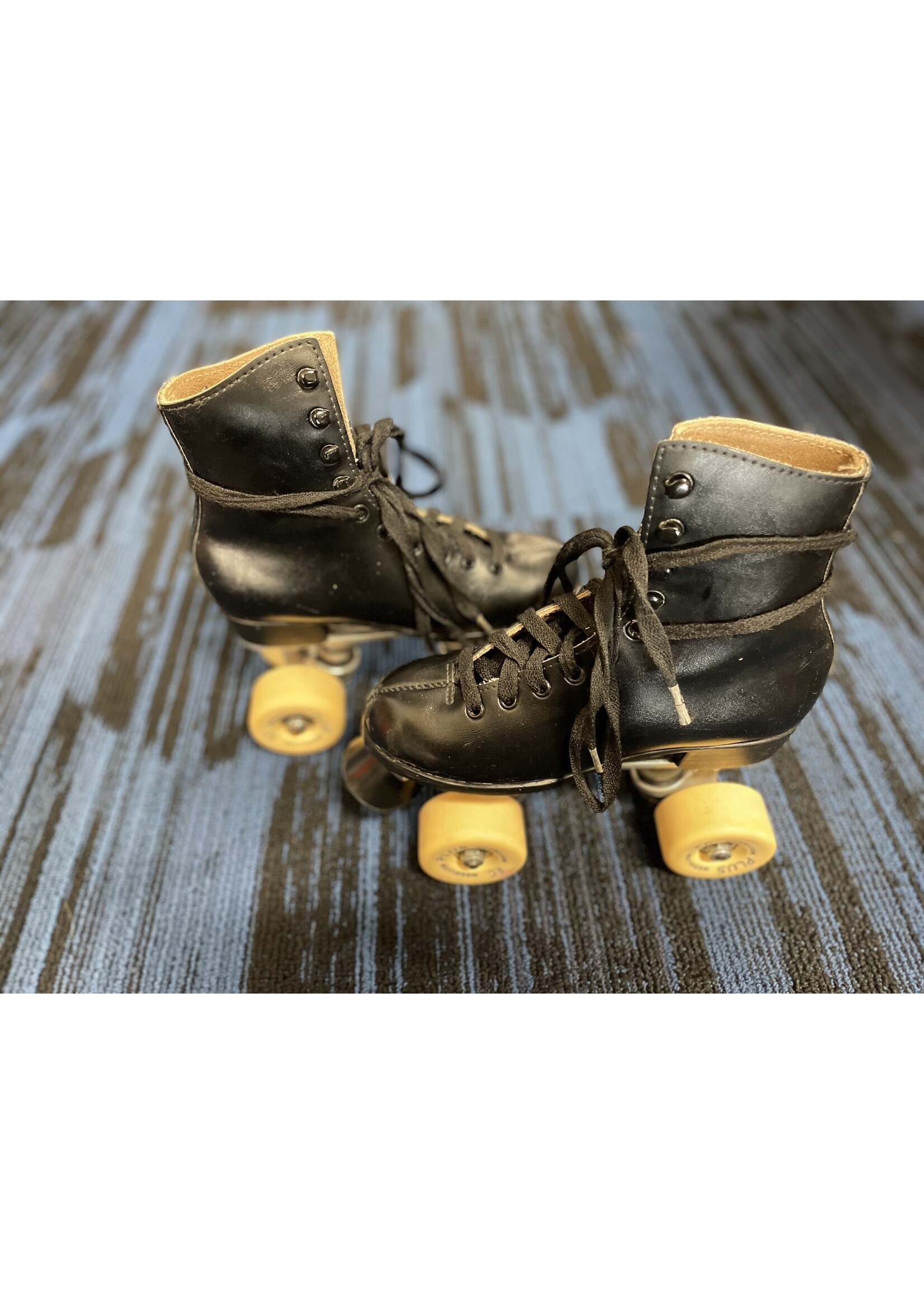 BLACK ROLLER SKATE SZ 2