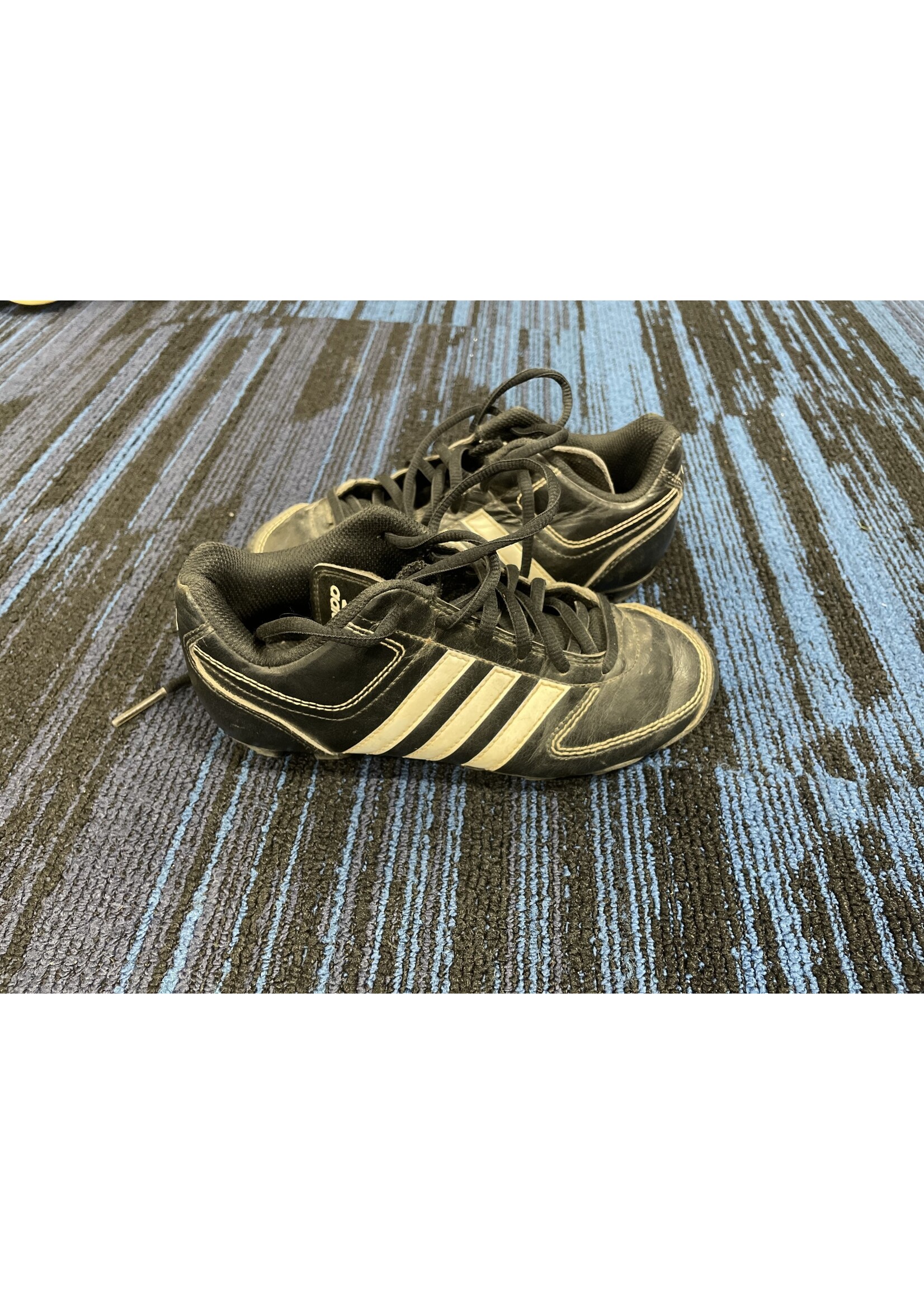 Adidas ADIDAS SOCCER SHOE SZ 2