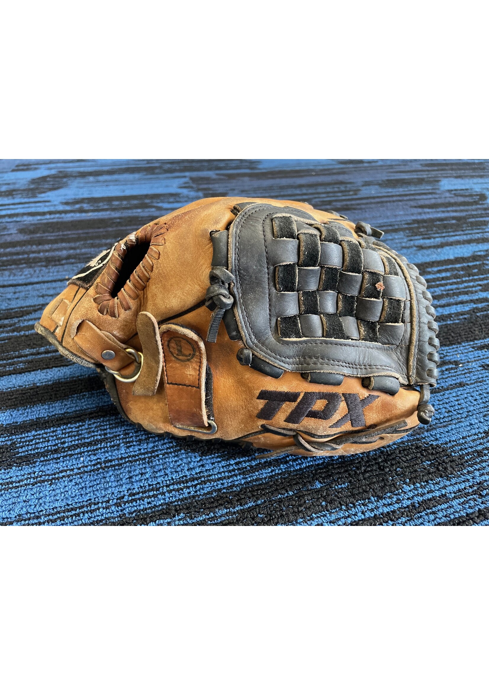 Louisville Slugger LOUISVILLE SLUGGER TPV GLOVE 11.5" RHT