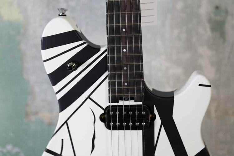 EVH EVH Wolfgang Special Striped Series, Ebony Fingerboard - Black and White