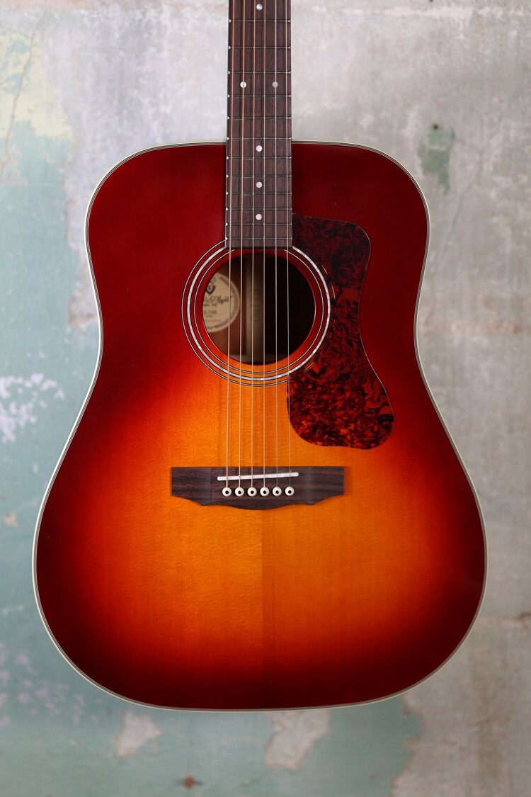 Guild Guild D-140 Acoustic Guitar with Gigbag - Cherry Burst