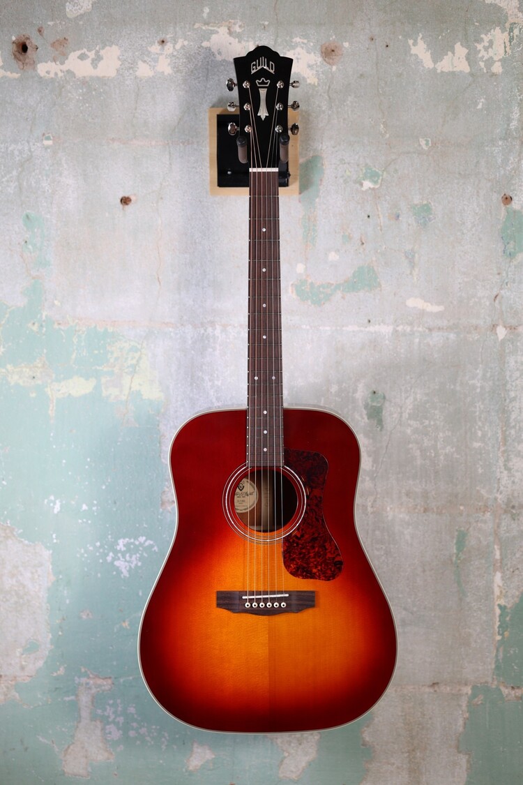 Guild Guild D-140 Acoustic Guitar with Gigbag - Cherry Burst