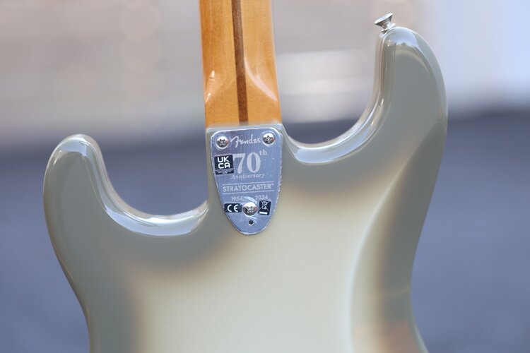 Fender Fender 70th Anniversary Vintera® II Antigua Stratocaster®