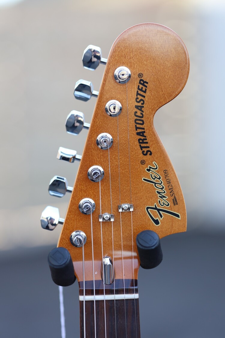 Fender Fender 70th Anniversary Vintera® II Antigua Stratocaster®