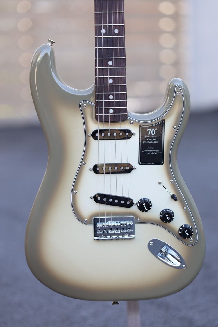Fender Fender 70th Anniversary Vintera® II Antigua Stratocaster®