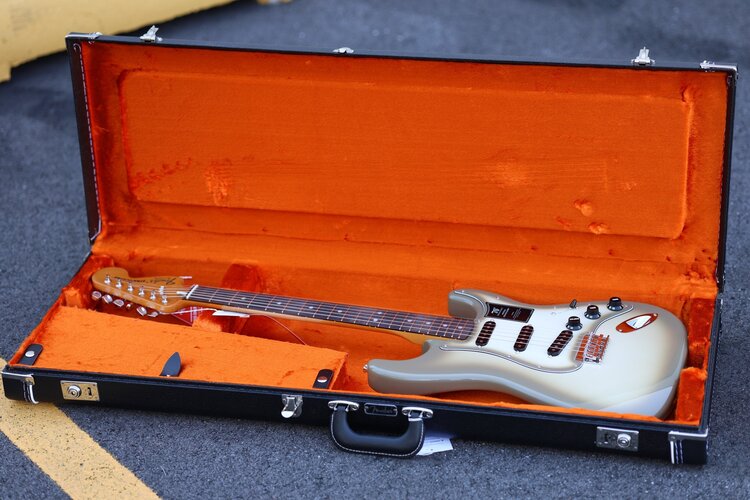 Fender Fender 70th Anniversary Vintera® II Antigua Stratocaster®