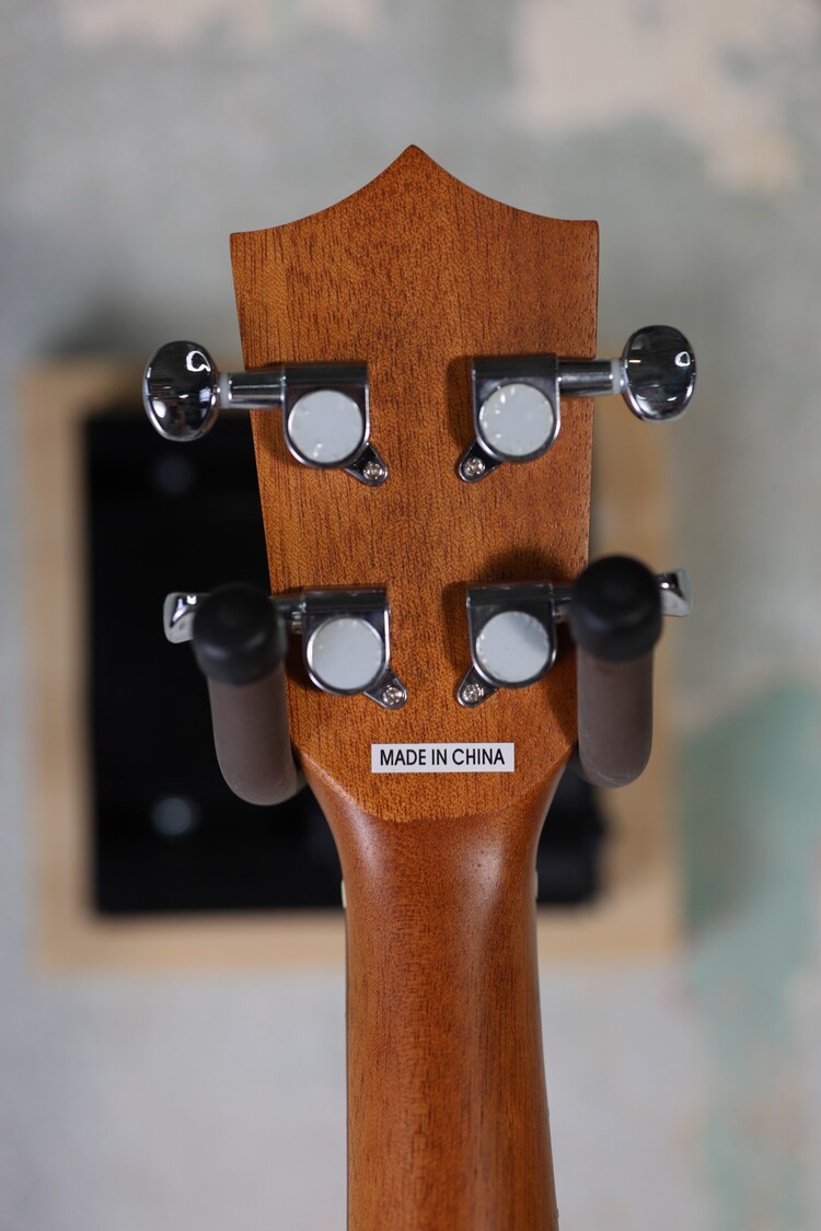 Amahi Amahi Pineapple Soprano Ukulele with Deluxe Bag