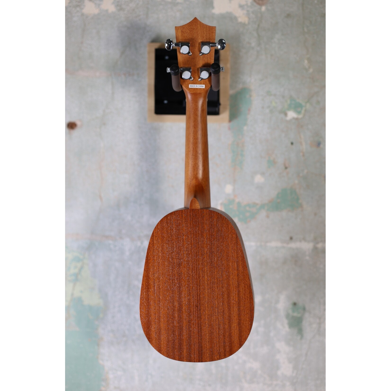 Amahi Amahi Pineapple Soprano Ukulele with Deluxe Bag