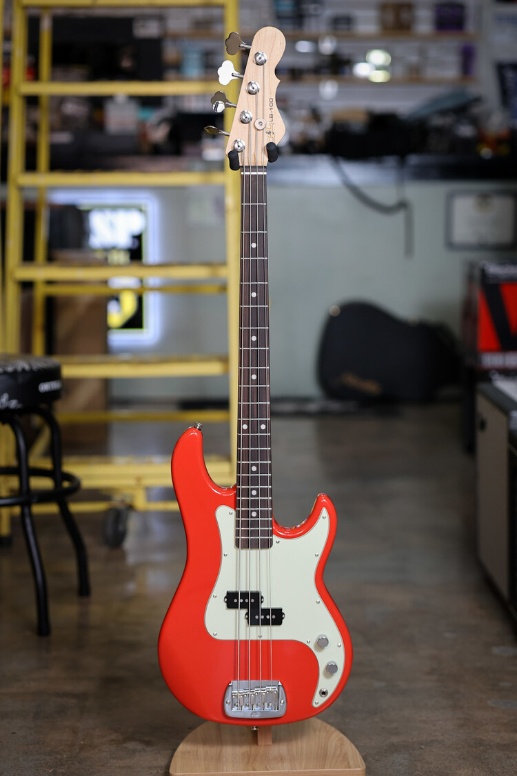 G&L G&L LB100 - Fullerton Red