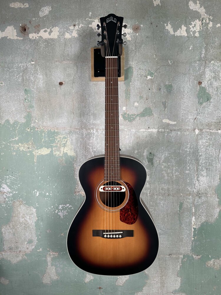 Guild Guild Westerly Collection M-240E Troubadour with Pau Ferro Fretboard - Sunburst