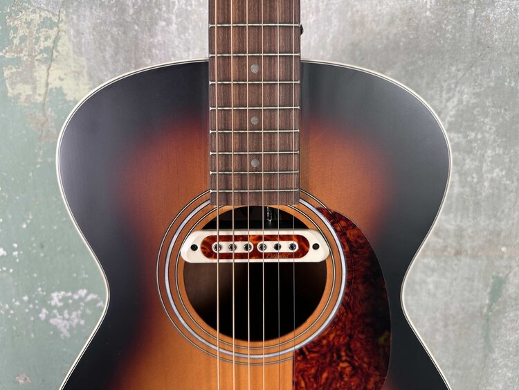 Guild Guild Westerly Collection M-240E Troubadour with Pau Ferro Fretboard - Sunburst