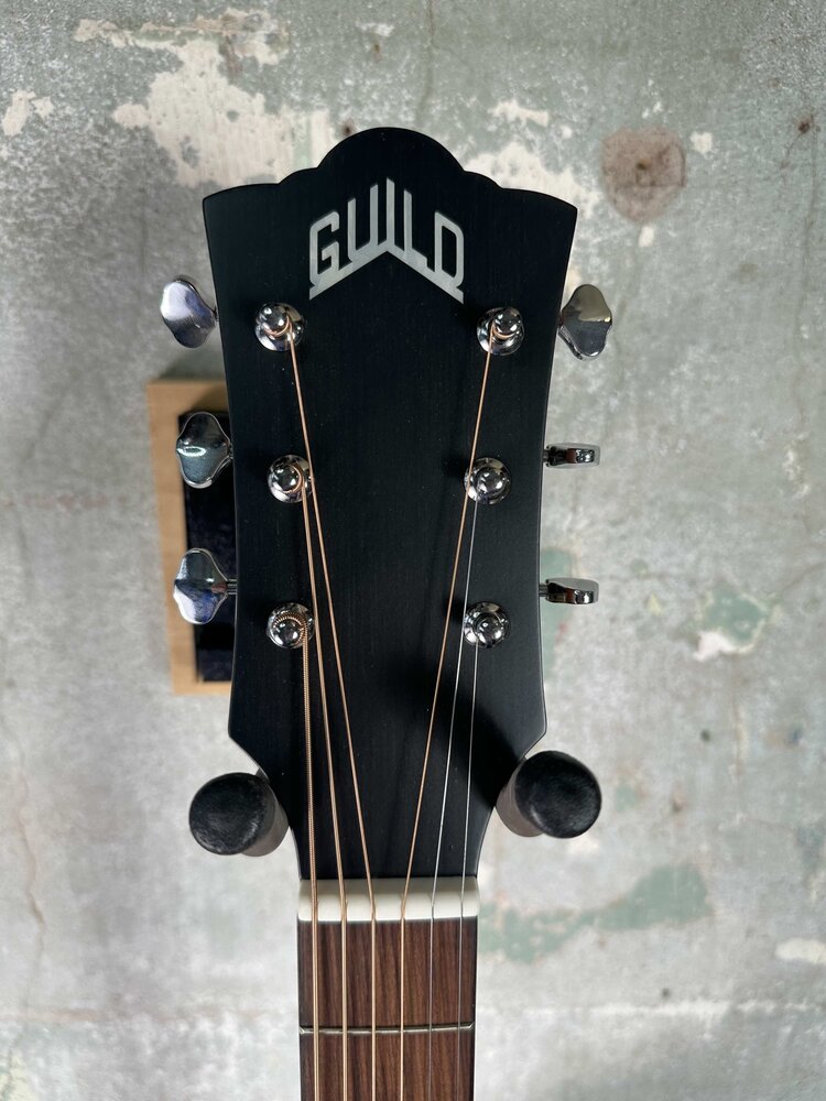 Guild Guild Westerly Collection M-240E Troubadour with Pau Ferro Fretboard - Sunburst