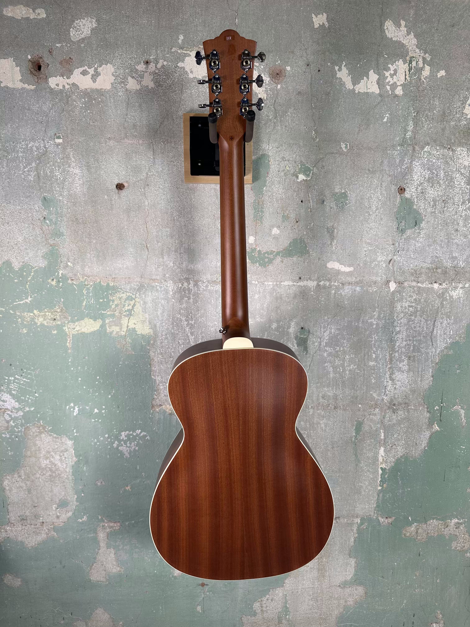 Guild Westerly Collection M-240E Troubadour with Pau Ferro