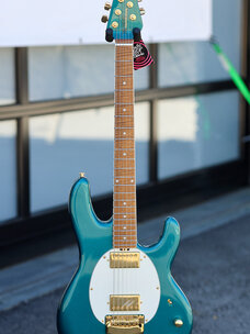 Ernie Ball Music Man Ernie Ball Music Man Cory Wong Signature StingRay II Deluxe - Pine Green