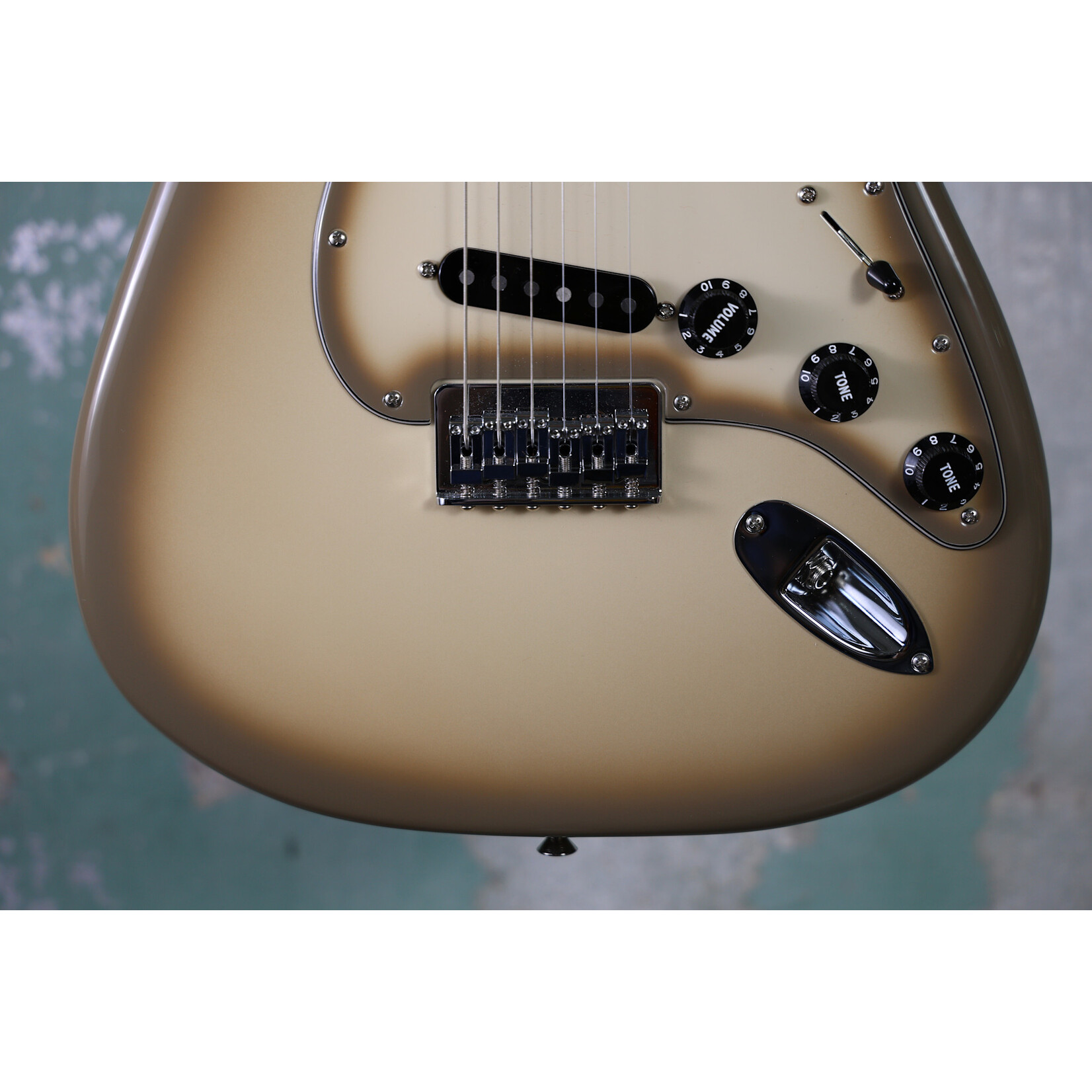 Fender Fender 70th Anniversary Vintera® II Antigua Stratocaster®