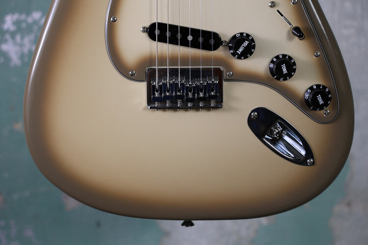 Fender Fender 70th Anniversary Vintera® II Antigua Stratocaster®